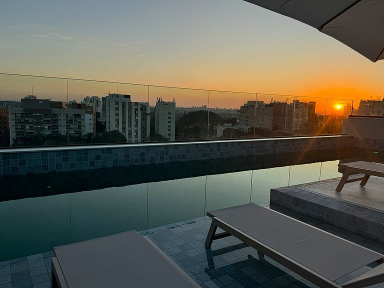 Comodidade na V Madalena - Ar e Rooftop