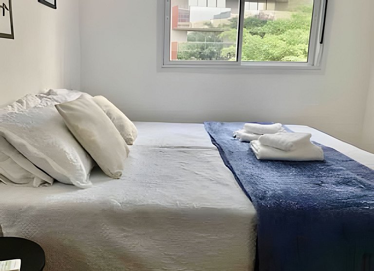 Rooftop + A/C: com Quarto Privativo na Liberdade