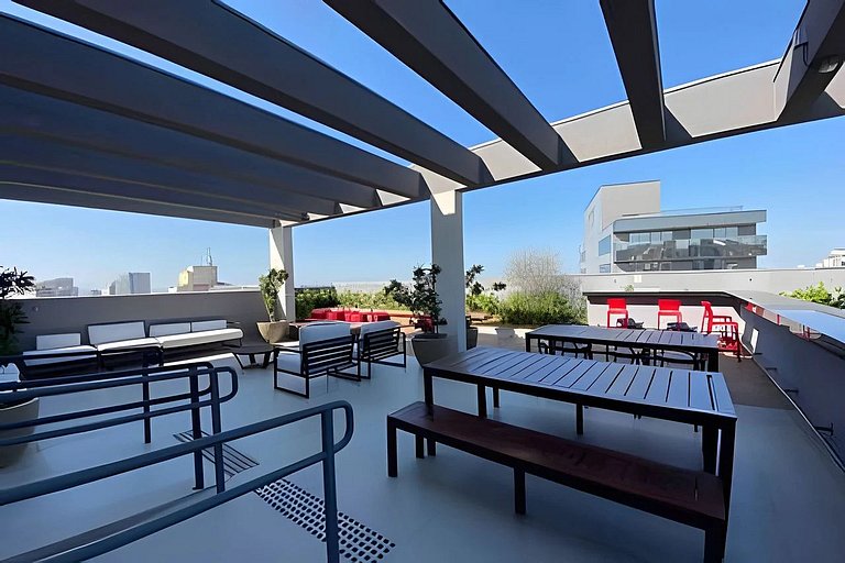 Rooftop + A/C: com Quarto Privativo na Liberdade