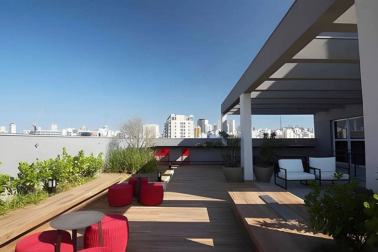 Rooftop + A/C: com Quarto Privativo na Liberdade