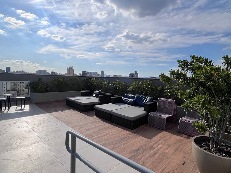 Rooftop + A/C: com Quarto Privativo na Liberdade