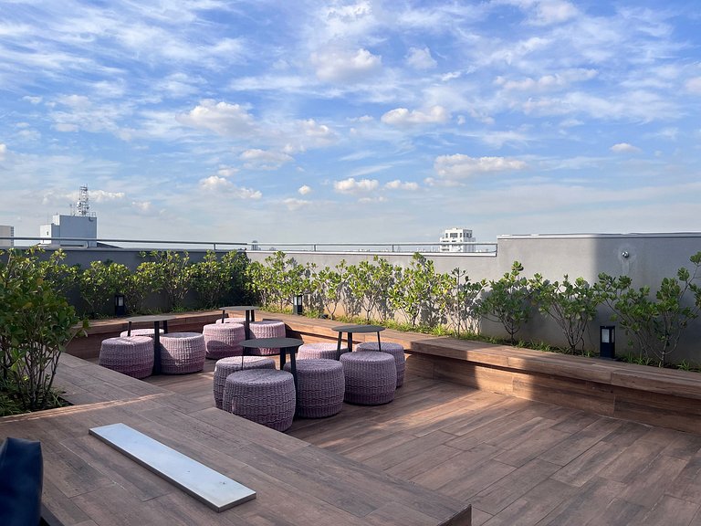 Rooftop + A/C: com Quarto Privativo na Liberdade