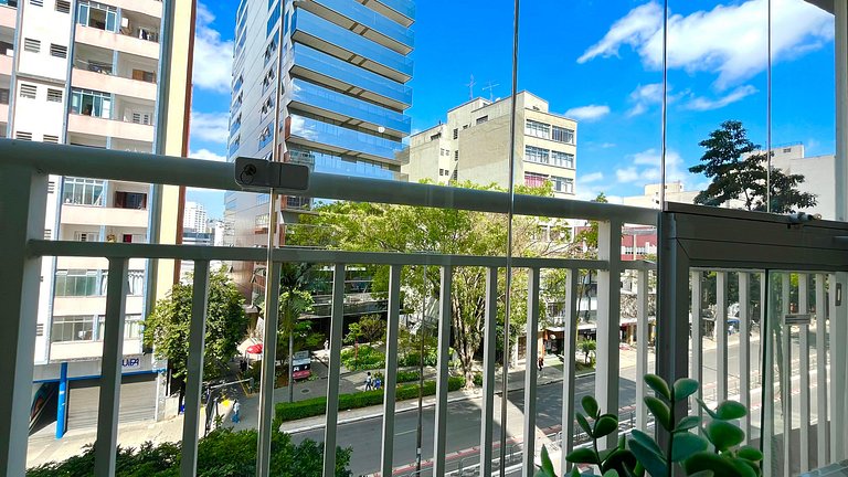 Apto Liberdade | Acomoda 4 | 260m Metrô + AC