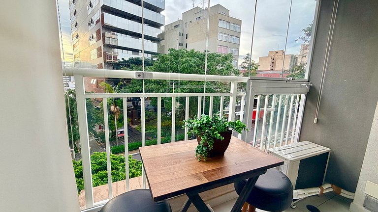 Apto Liberdade | Acomoda 4 | 260m Metrô + AC